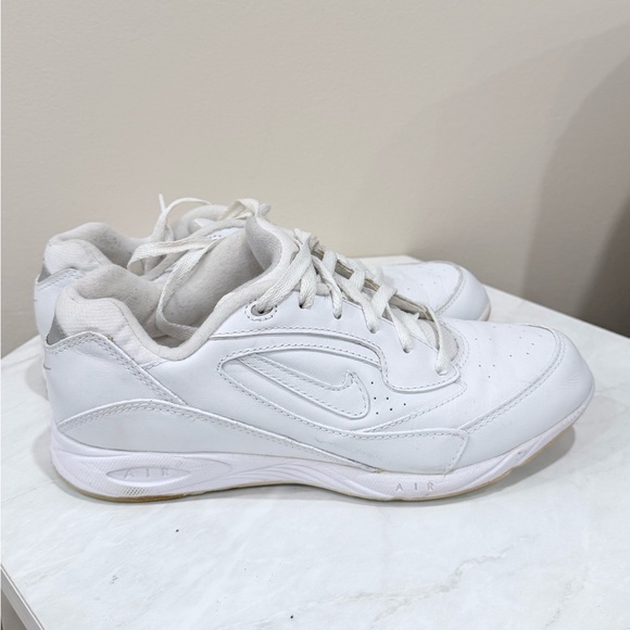 Nike Shoes - 🔥Nike Women's White Sneakers🔥